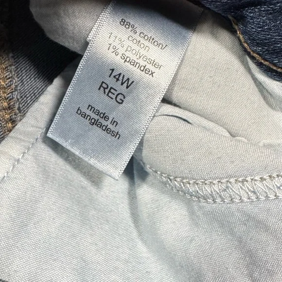 Maurices Dark Blue Women's Boot Cut Jeans 14W Reg NWOT - Picture 4 of 5